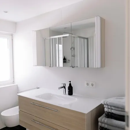 Montis هاوس إم إنيستال