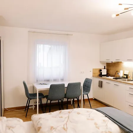 Montis * هاوس إم إنيستال